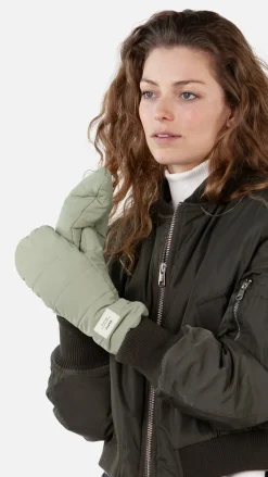 Alexus Mitts