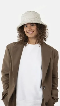 Erola Buckethat