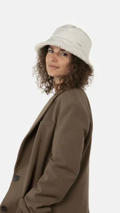 Erola Buckethat